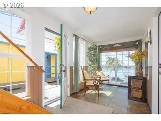 584 N Tomahawk Island Dr, Portland, OR 97217 - #3