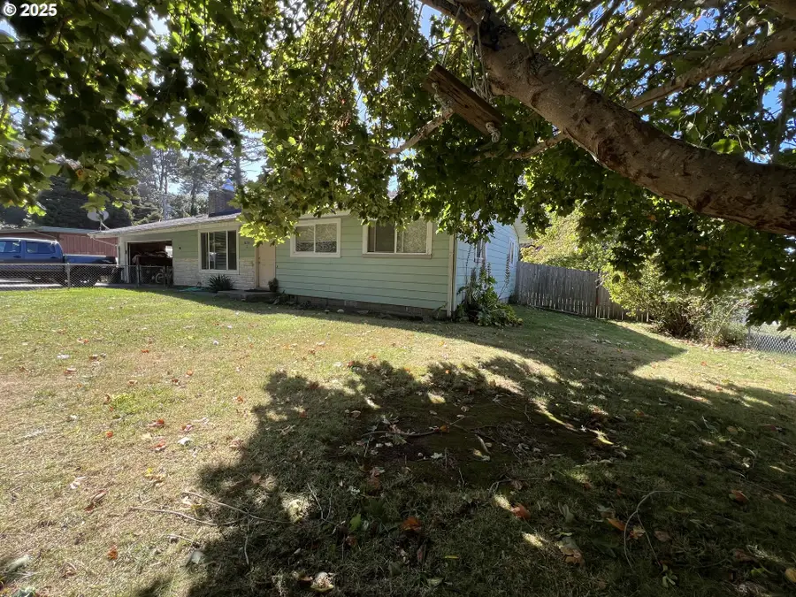 94242 7th St, Gold Beach, OR 97444 - Image #2