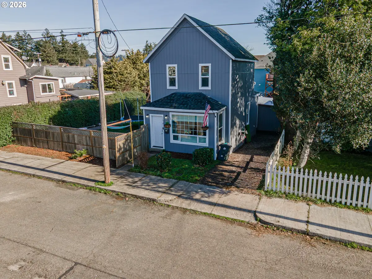 1541 Union, North Bend, OR 97459 - #1