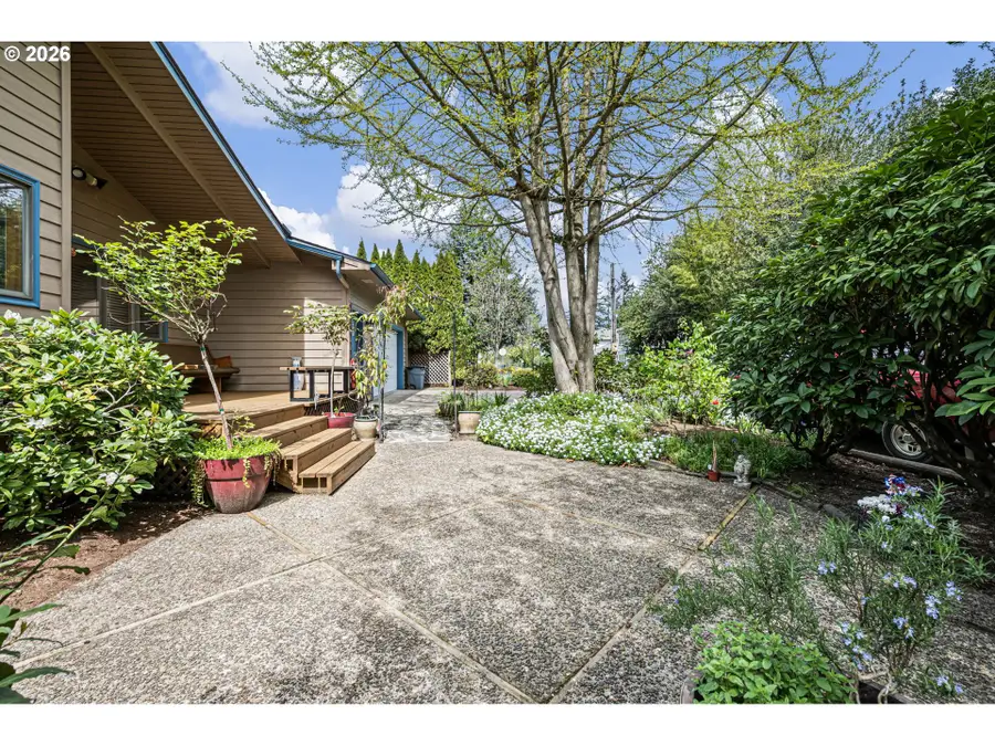 84 Green Ln, Eugene, OR 97404 - #3