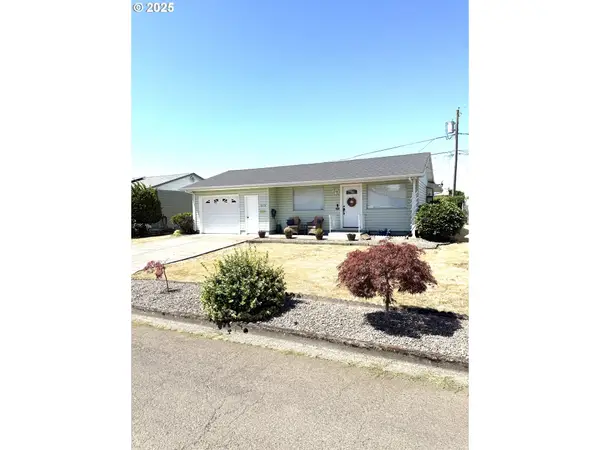 1073 Randolph Rd, Woodburn, OR 97071