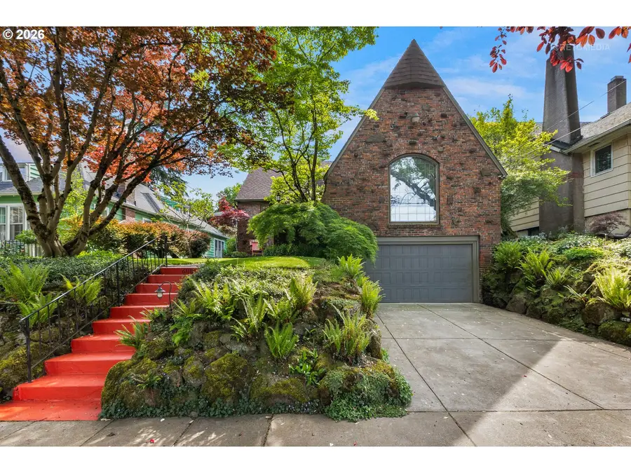 608 NE Floral Pl, Portland, OR 97232 - #2