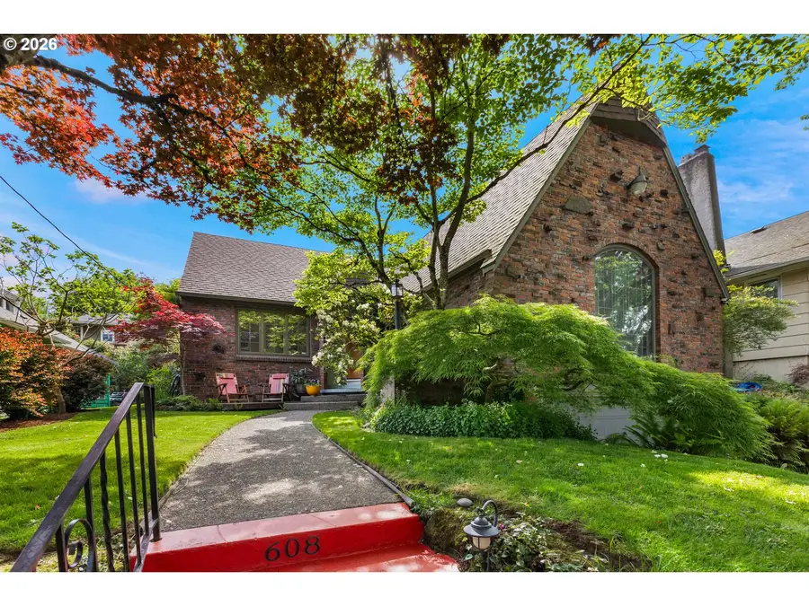 608 NE Floral Pl, Portland, OR 97232 - #3