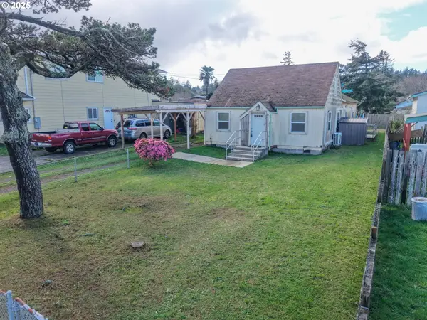 2518 Pacific Ave, NorthBend, OR 97459