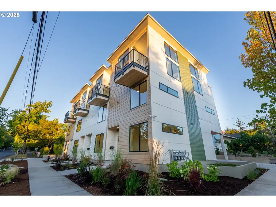 810 E 22nd Ave, Eugene, OR 97405 - #2