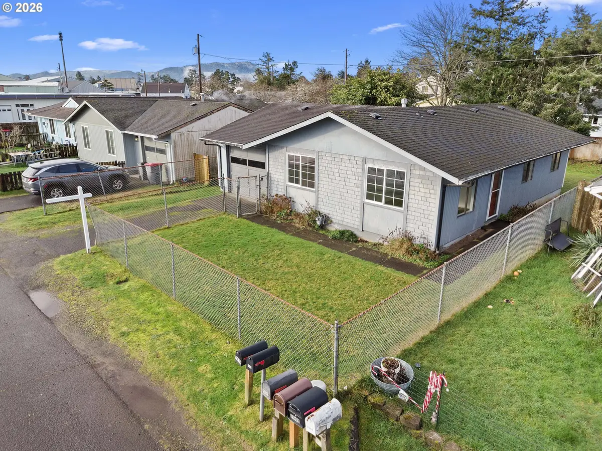 2440 Pine St, Seaside, OR 97138 - #1