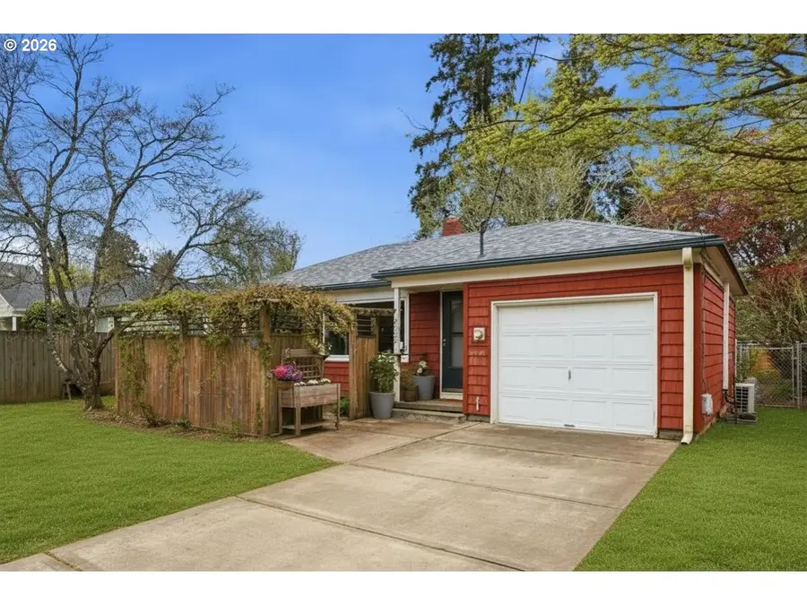 5823 SE Insley St, Portland, OR 97206 - #2