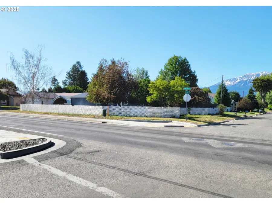 514 W North St, Enterprise, OR 97828 - Image #3
