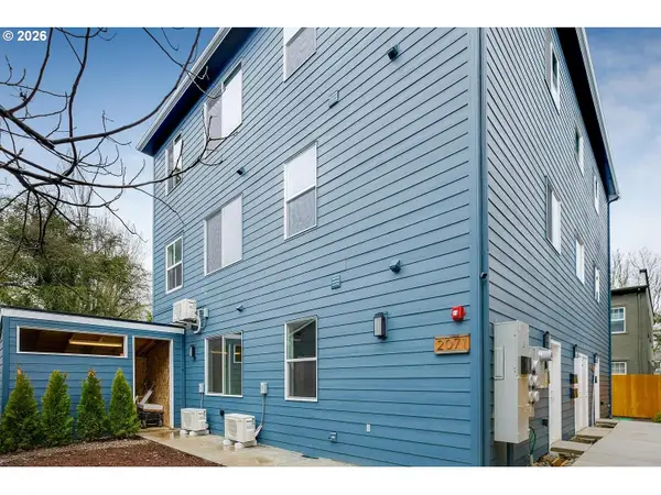 2071 NE Davis St, Portland, OR 97232