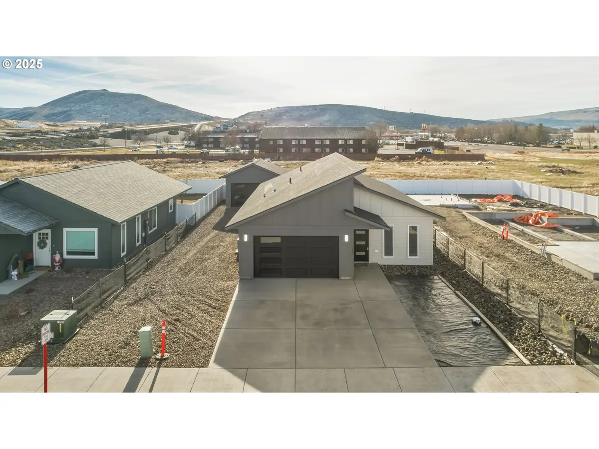 670 E St, Baker City, OR 97814 - Image #1