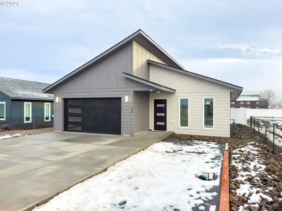670 E St, Baker City, OR 97814 - Image #2