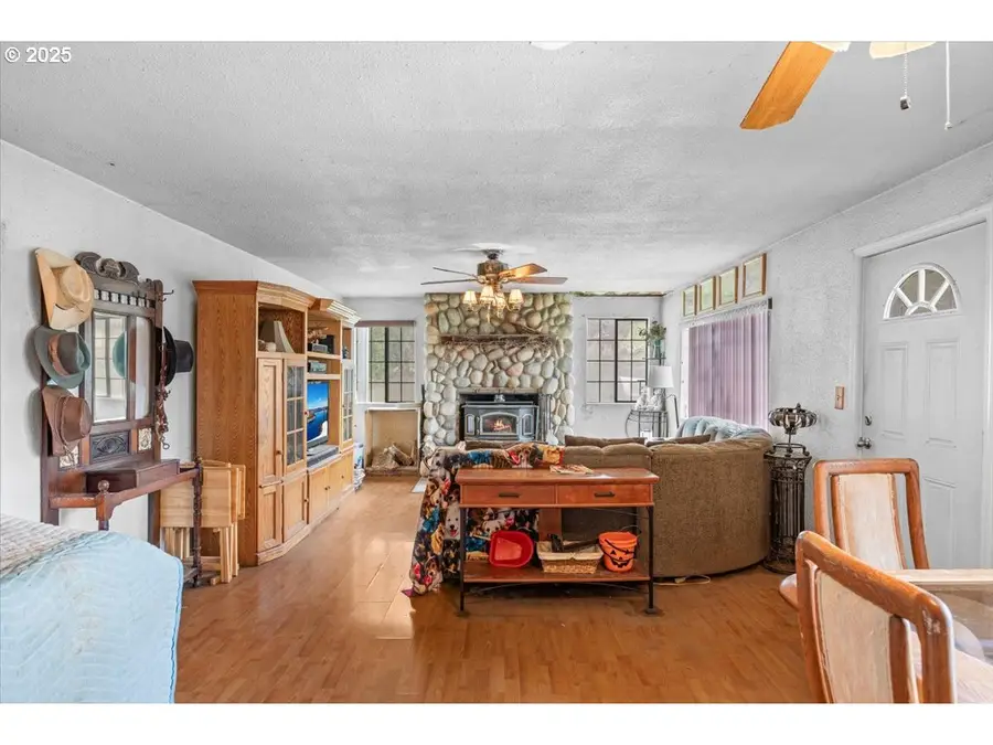 5230 Azalea Glen Rd, Glendale, OR 97442 - Image #3