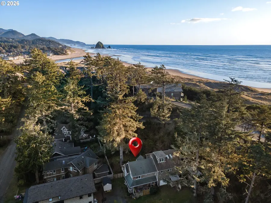 598 N Laurel St #A, Cannon Beach, OR 97110 - #2