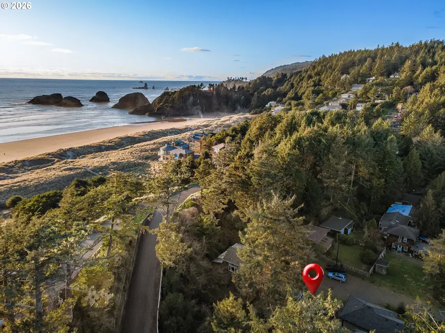 598 N Laurel St #A, Cannon Beach, OR 97110 - #3