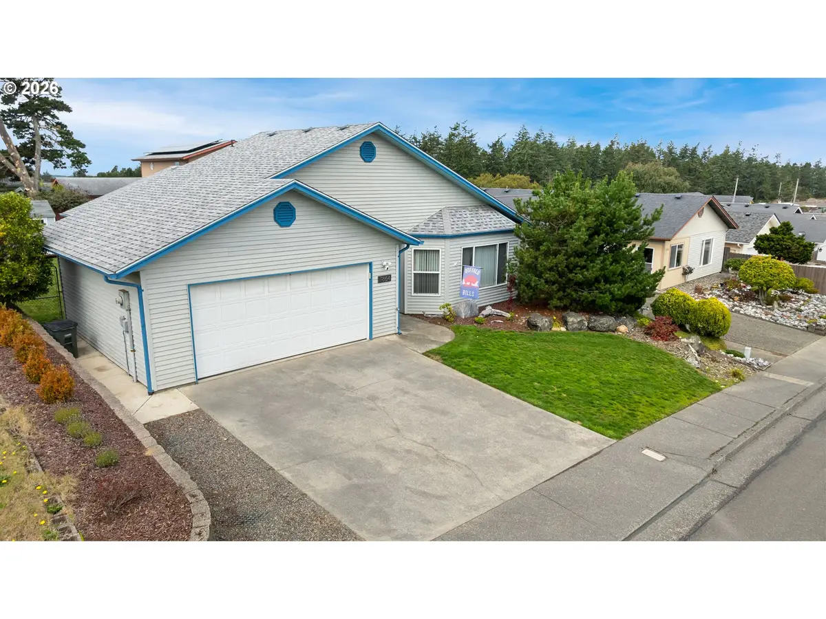 1864 Garfield St, North Bend, OR 97459 - #1