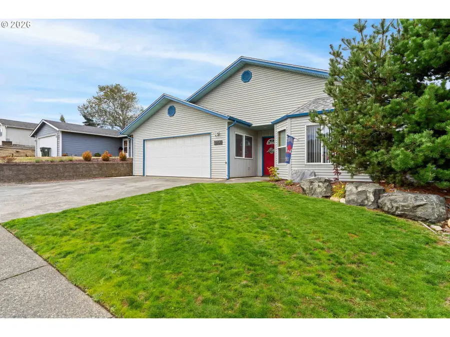 1864 Garfield St, North Bend, OR 97459 - #2