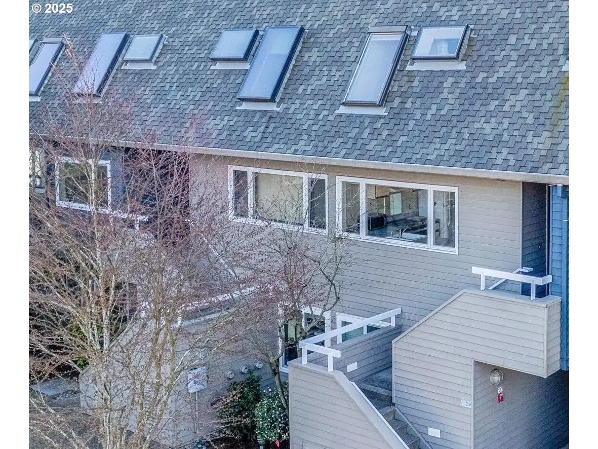 194 N Hayden Bay Dr, Portland, OR 97217 - Image #1