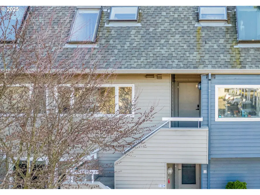 194 N Hayden Bay Dr, Portland, OR 97217 - Image #2