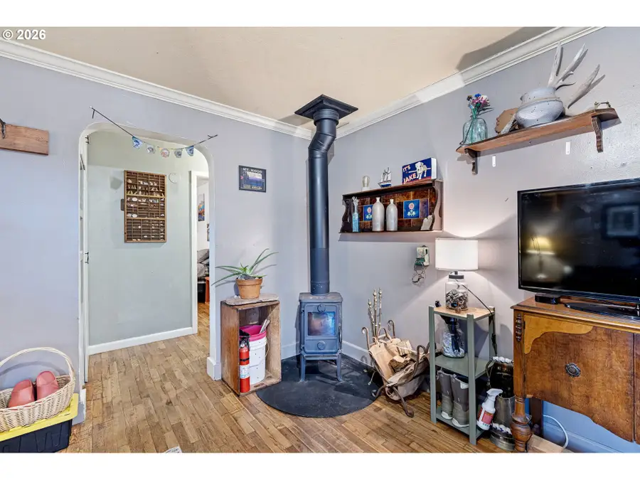 1425 E Madison Ave, Cottage Grove, OR 97424 - #3