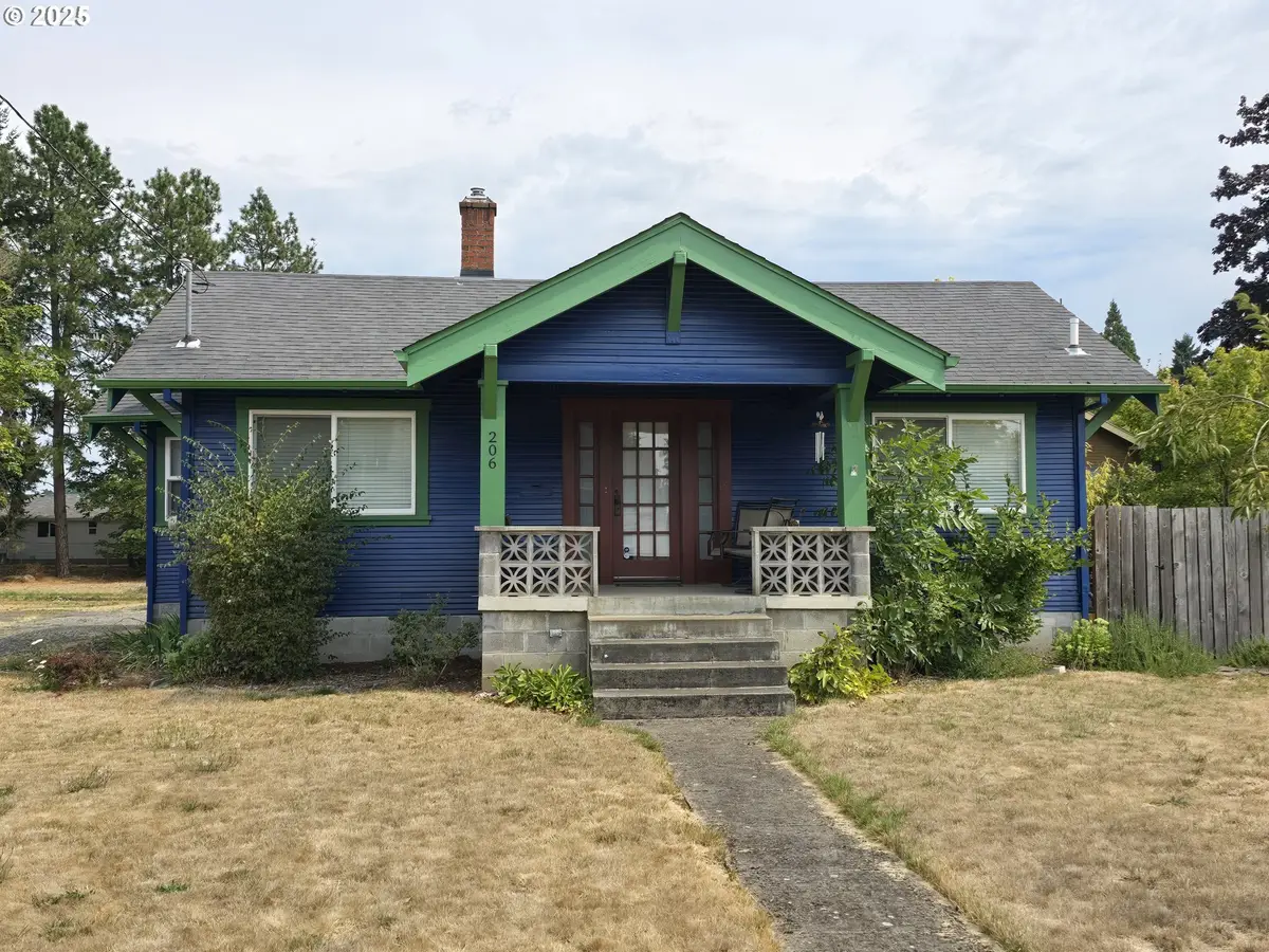 206 N James St, Silverton, OR 97381 - Image #1