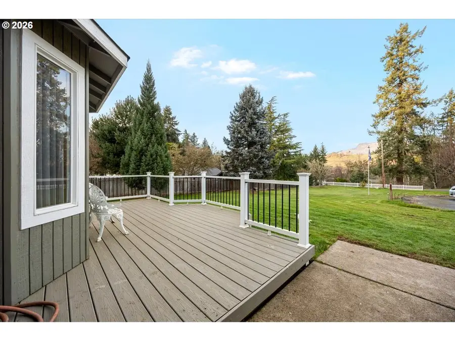 369 Upper Camp Loop Rd, Roseburg, OR 97470 - Image #3