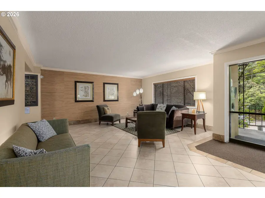 2021 SW Main St #11, Portland, OR 97205 - #3
