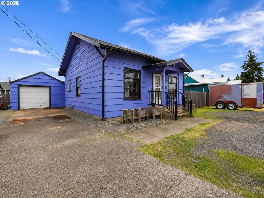 1525 S 2nd St, Lebanon, OR 97355 - #2