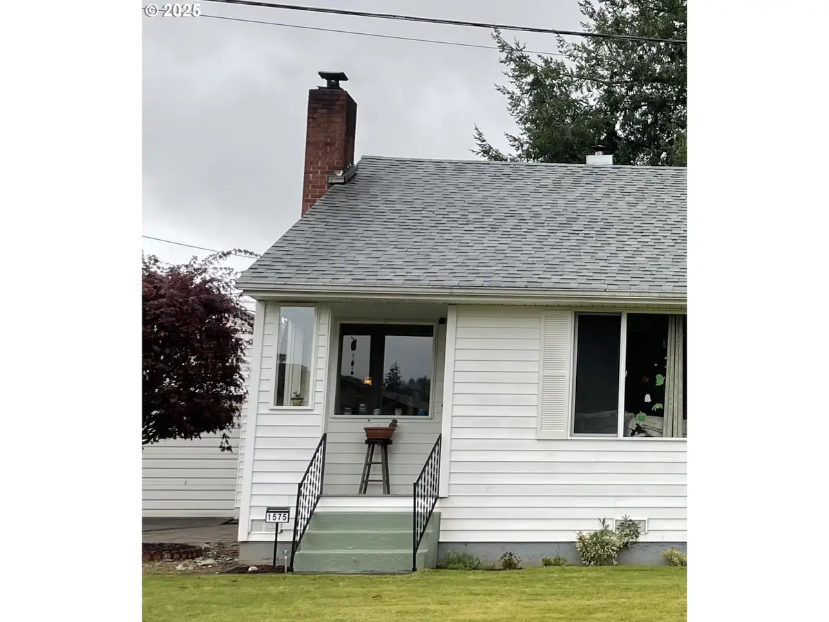 1575 N Hemlock St, Coquille, OR 97423 - Image #1