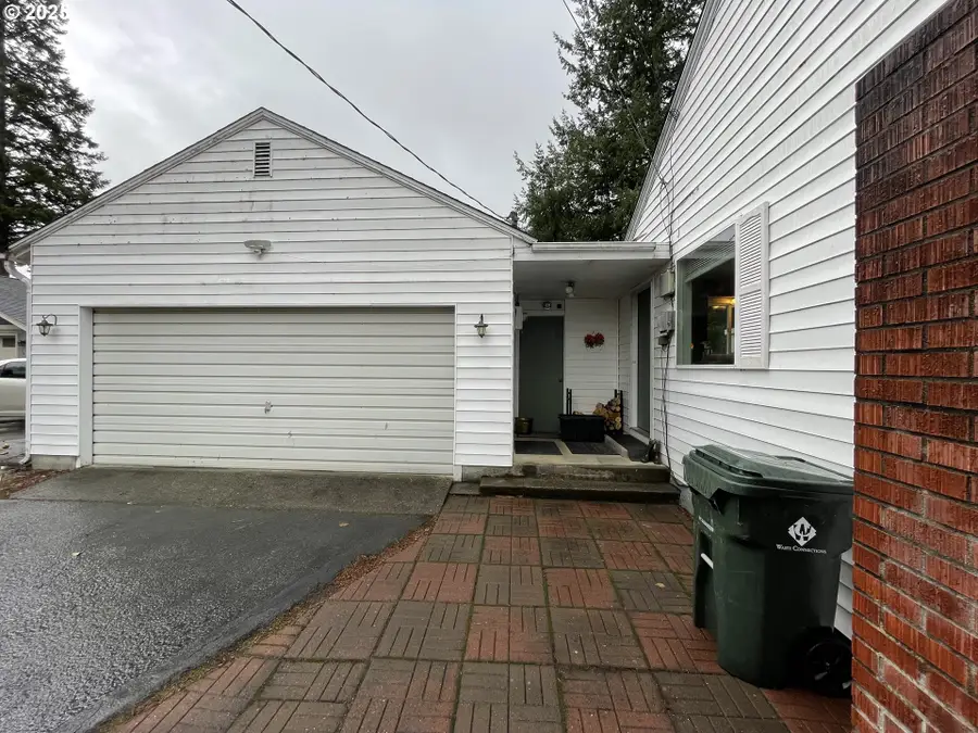 1575 N Hemlock St, Coquille, OR 97423 - Image #2