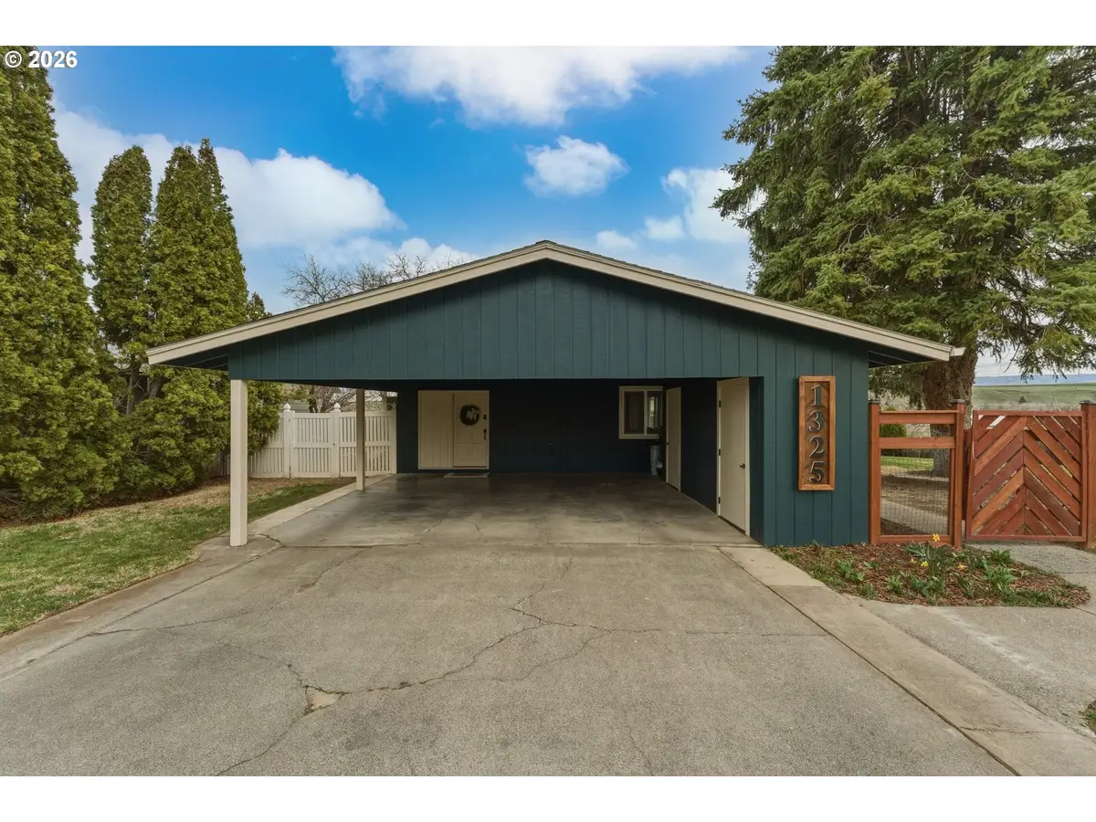 1325 College St, Milton Freewater, OR 97862 - #1