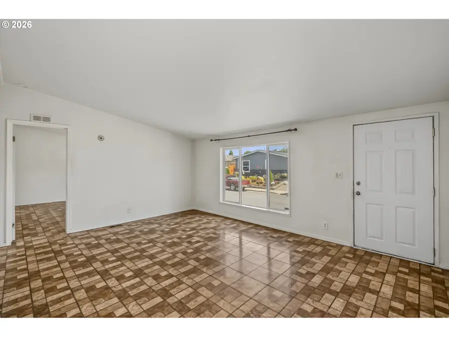 513 Madsen Loop, Carlton, OR 97111 - #3