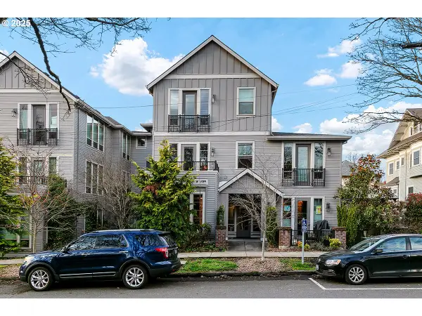 1805 SE Madison St #304, Portland, OR 97214