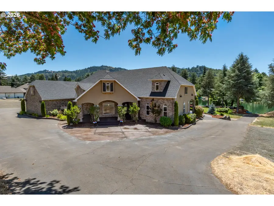 355 Boatwatch Ln, Roseburg, OR 97470 - #3