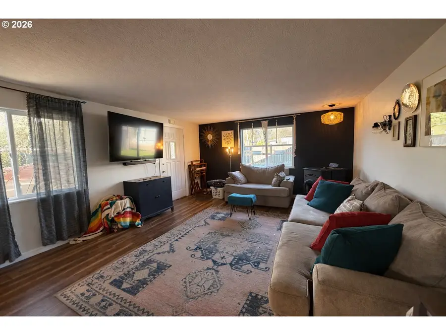 1203 Oak St, Amity, OR 97101 - #2