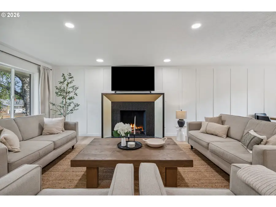 950 SE 18th Ave, Hillsboro, OR 97123 - Image #2