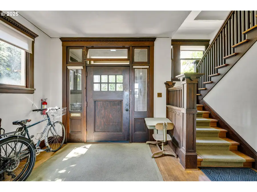 2324 SW Cactus Dr, Portland, OR 97205 - Image #3