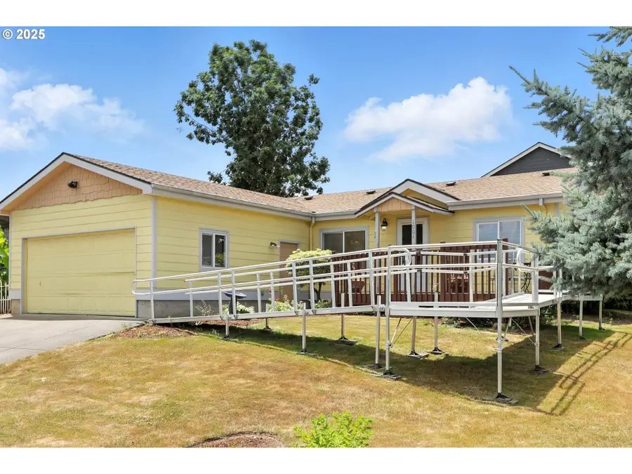 1001 Roy Ave, Woodburn, OR 97071 - #3