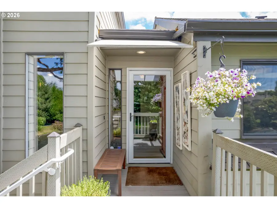 2094 Lake Isle Dr, Eugene, OR 97401 - #2