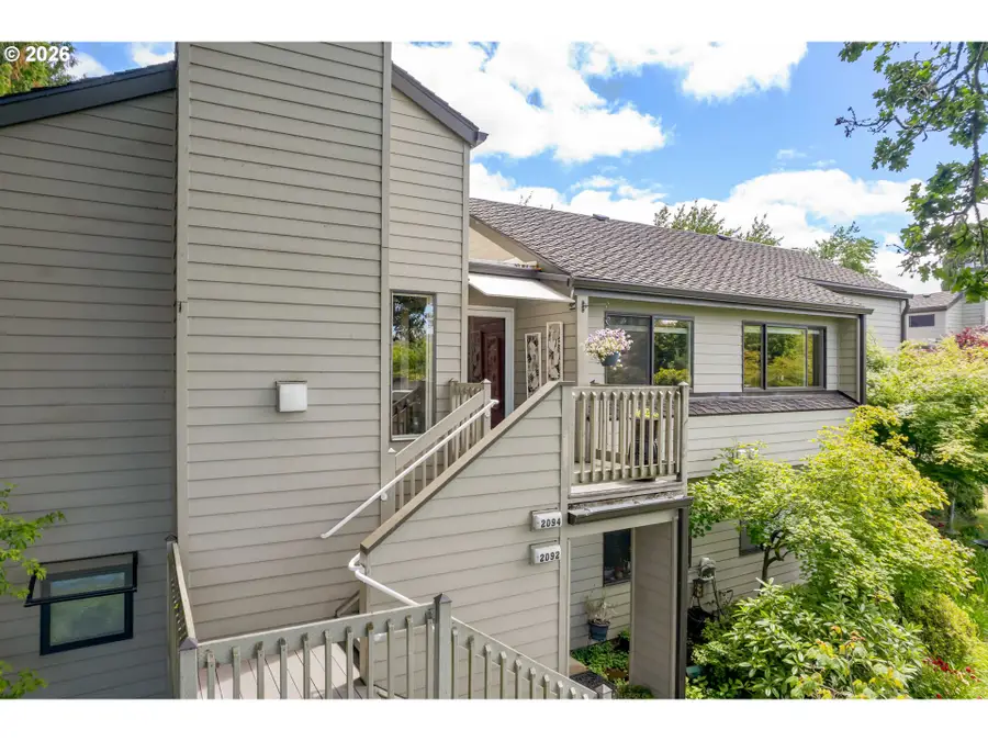 2094 Lake Isle Dr, Eugene, OR 97401 - #3