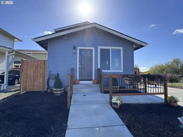 5272 Forest Ln, Eugene, OR 97402 - #3
