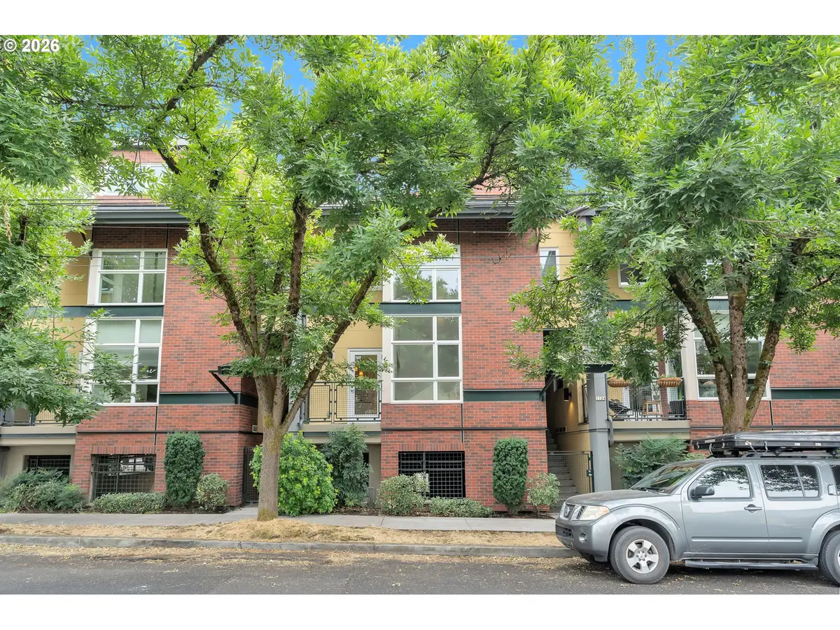 1128 NE Schuyler St #106, Portland, OR 97212 - #1