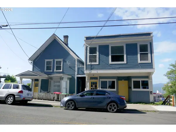 156 Bond St, Astoria, OR 97103