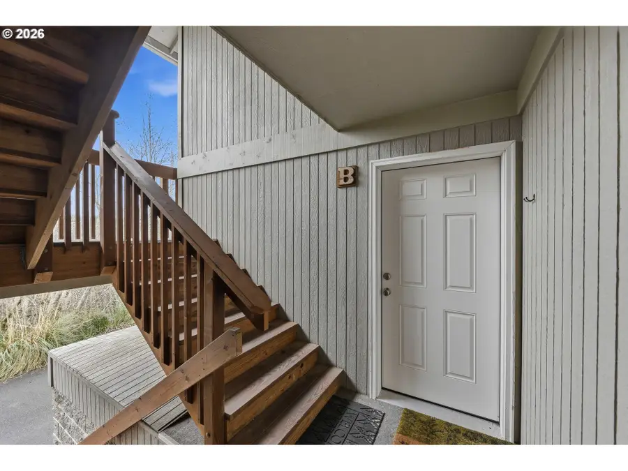 3840 Buccaneer Ln, North Bend, OR 97459 - #3