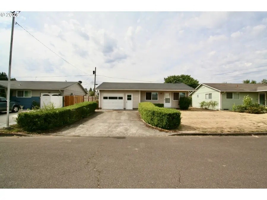 1332 Thompson Rd, Woodburn, OR 97071 - Image #2