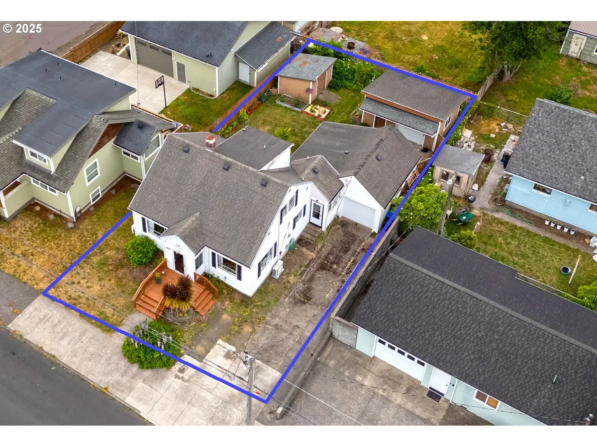 1706 5th St, Tillamook, OR 97141 - Image #1