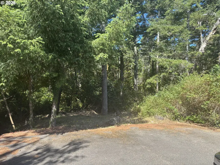 7th St, Florence, OR 97439 - #2
