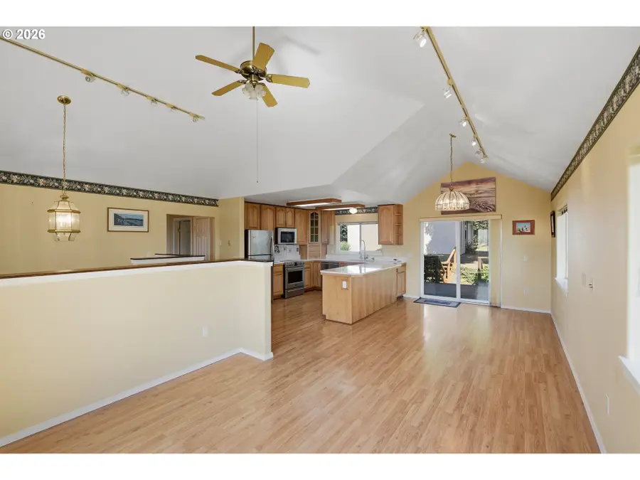 755 Prefontaine Dr, Coos Bay, OR 97420 - #3