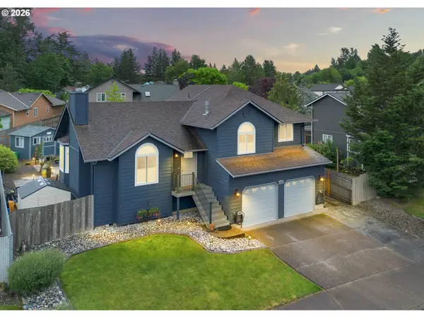 748 SE 10th St, Troutdale, OR 97060