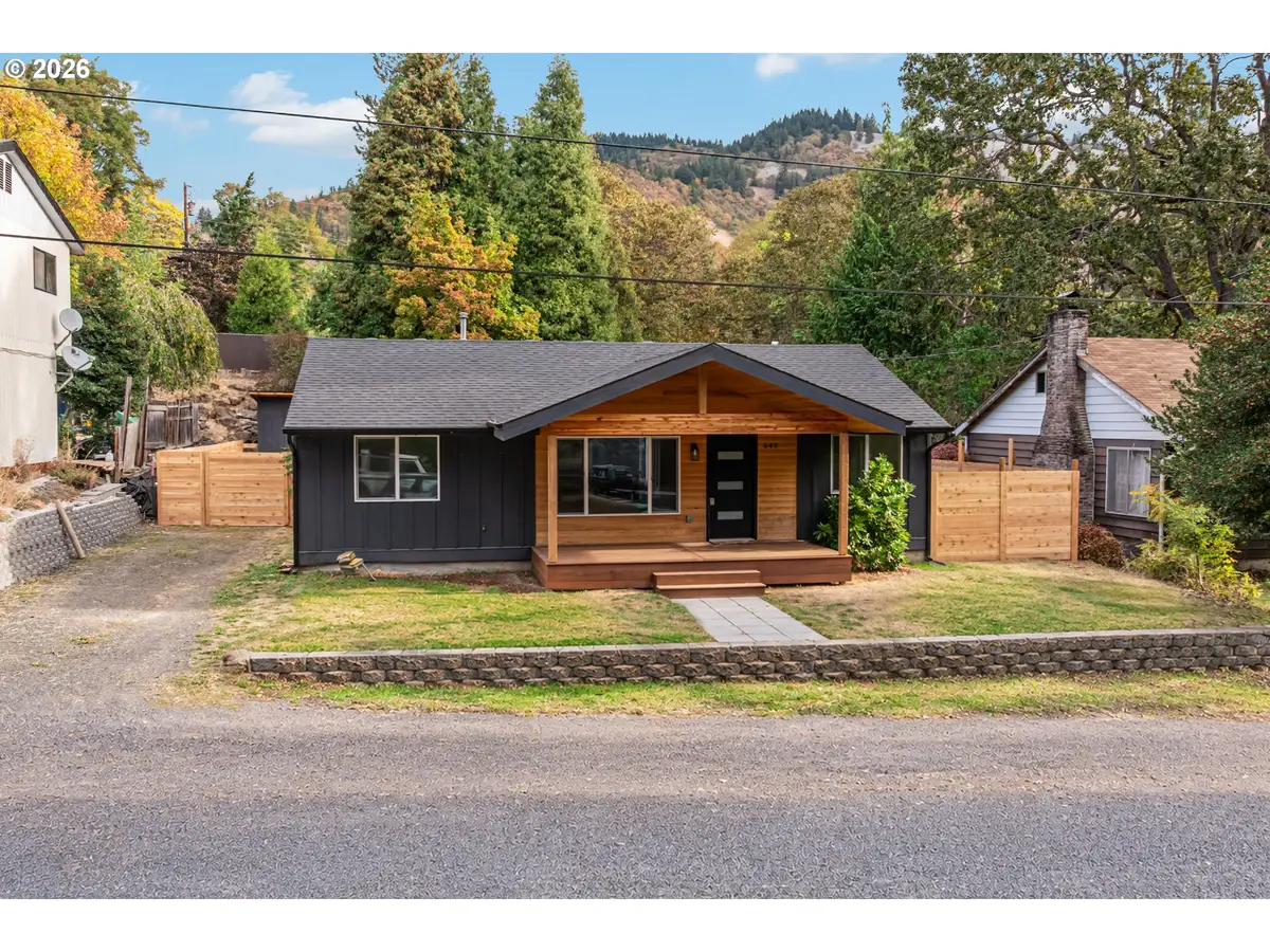 646 SE Oak St, White Salmon, WA 98672 - #1