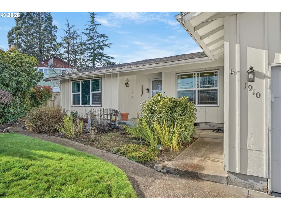 1910 Hawkins Ln, Eugene, OR 97405 - Image #2